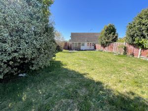 Cedar Avenue- click for photo gallery